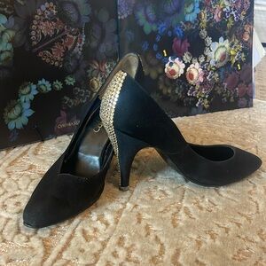 Elegant black pump 3.5” heels with rhinestone studded heels